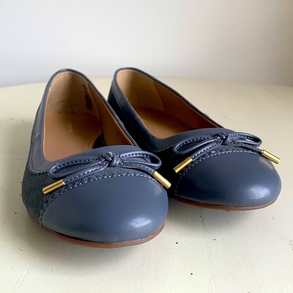 Lands’ End Gray Suede Ballet Flats with Toe Cap & Bow Detail - Picture 2 of 12